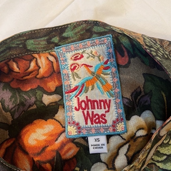 Johnny Was 🔥sale🔥 blouse with parrots. Fall colors - Picture 7 of 10